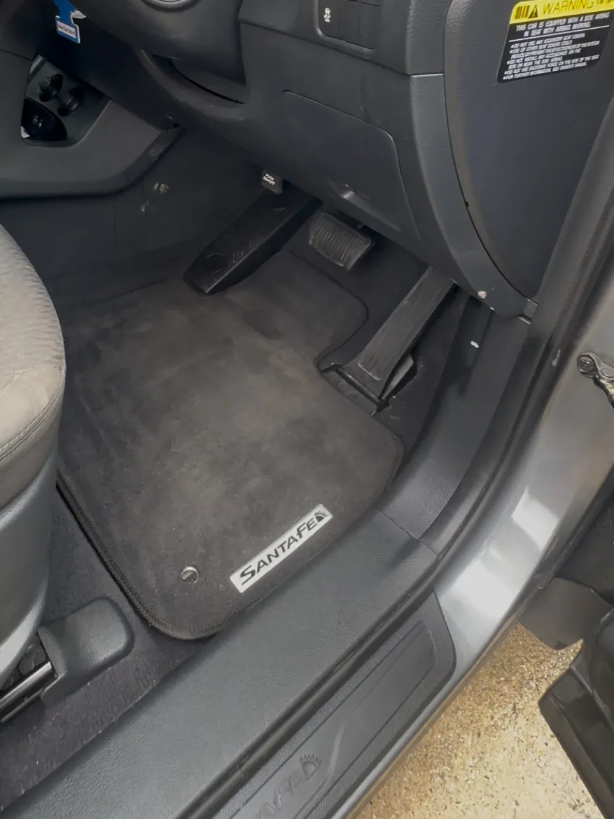 The Santa Fe driver's footwell after detailing, with a clean mat
